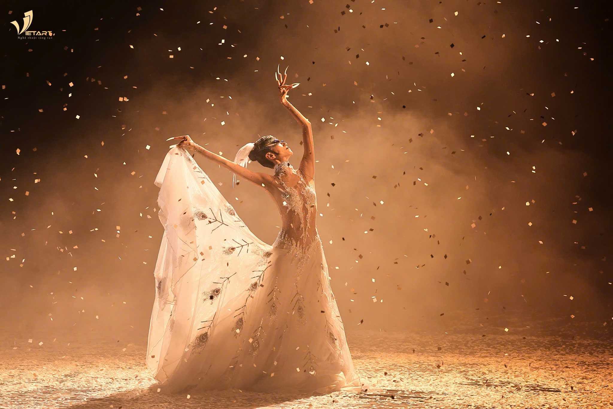 “Khổng Tước – The Peacock Hanoi 2026”: Đêm công diễn mở màn thăng hoa tại Nhà hát Hồ Gươm