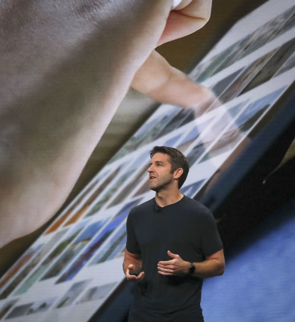 John Ternus chính thức được chọn làm CEO, kế nhiệm Tim Cook từ ngày 1/9